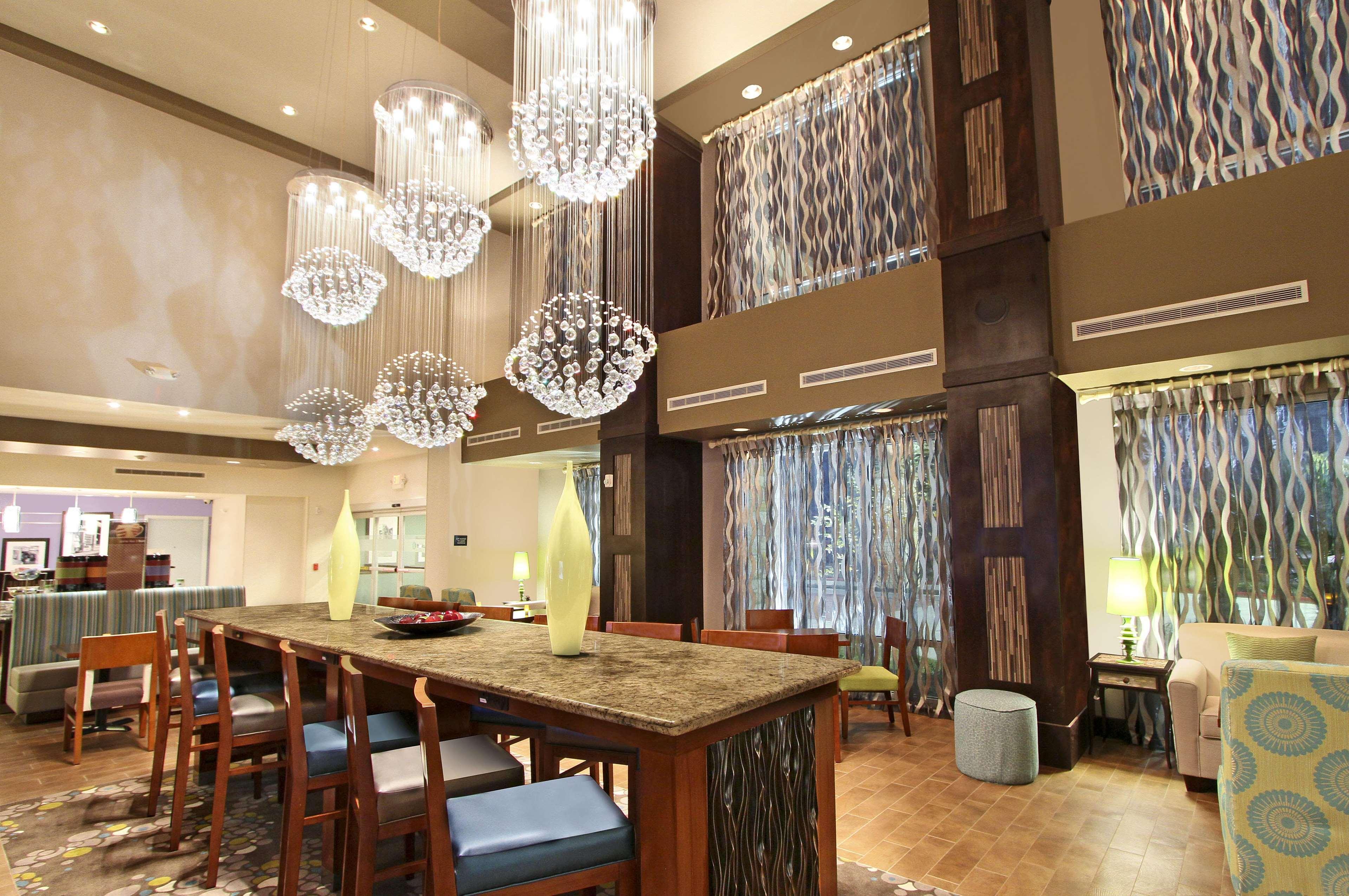 Hampton Inn & Suites Winnie Restaurant photo