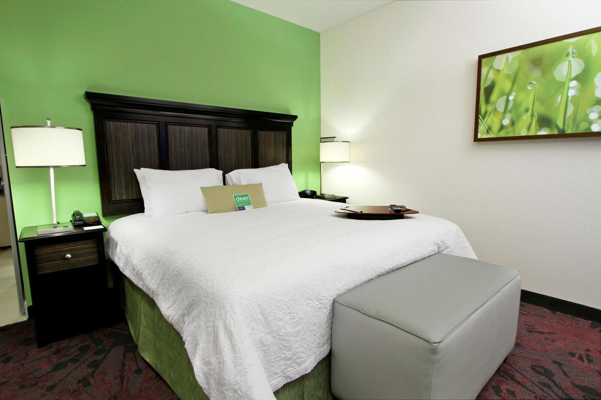 Hampton Inn & Suites Winnie Exterior photo